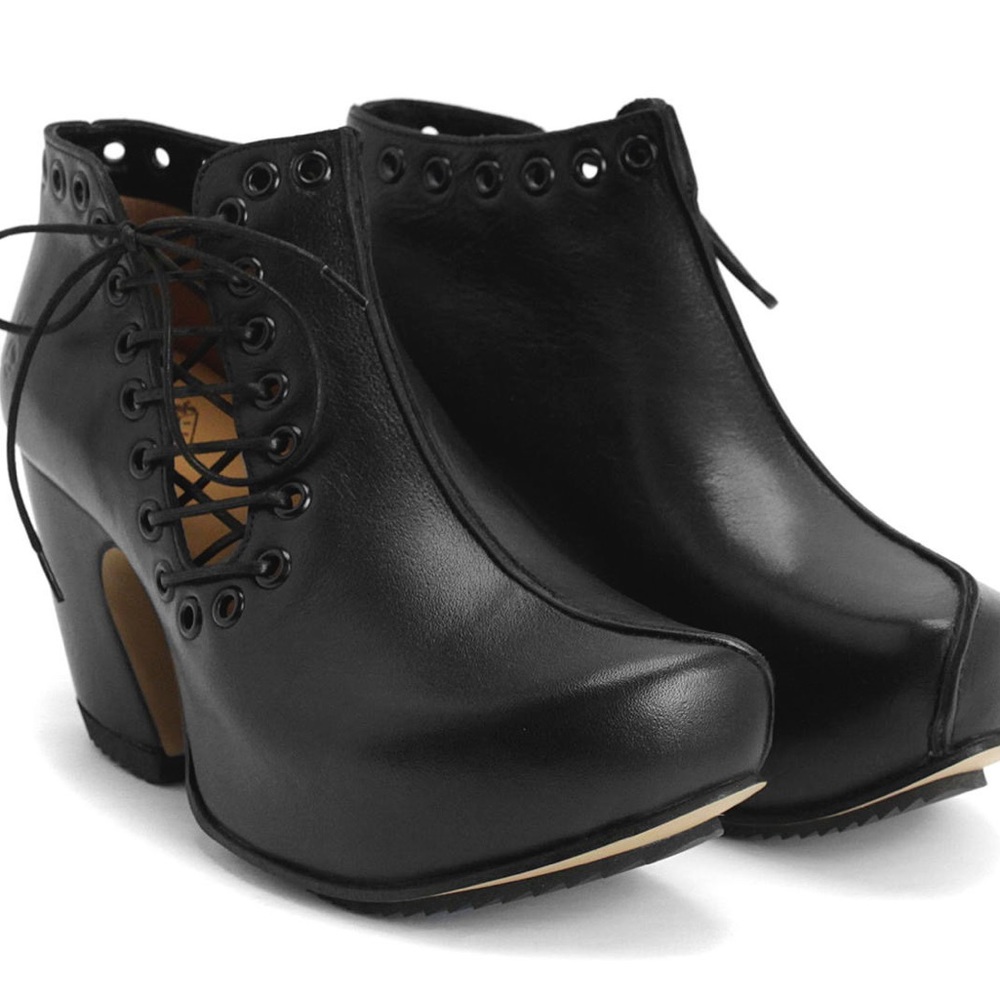 John Fluevog VENTUROUS side laced heel SZ 6.5